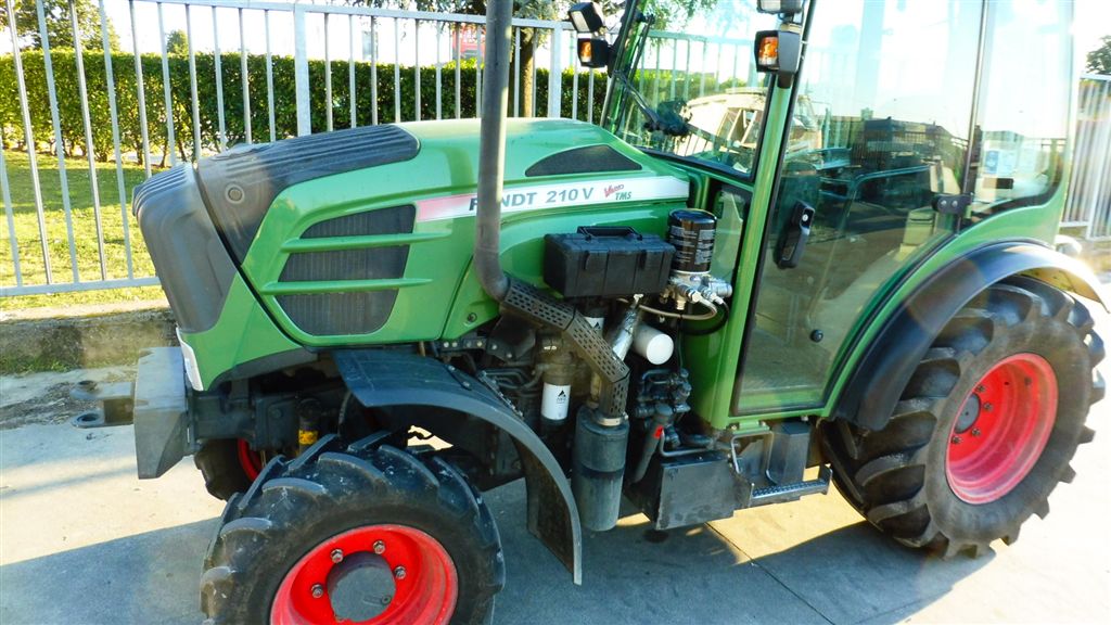 Impianto di frenatura idraulico monolinea tipo CUNA e pneumatico su trattore FENDT 210 V VARIO TMS FRUTTETO