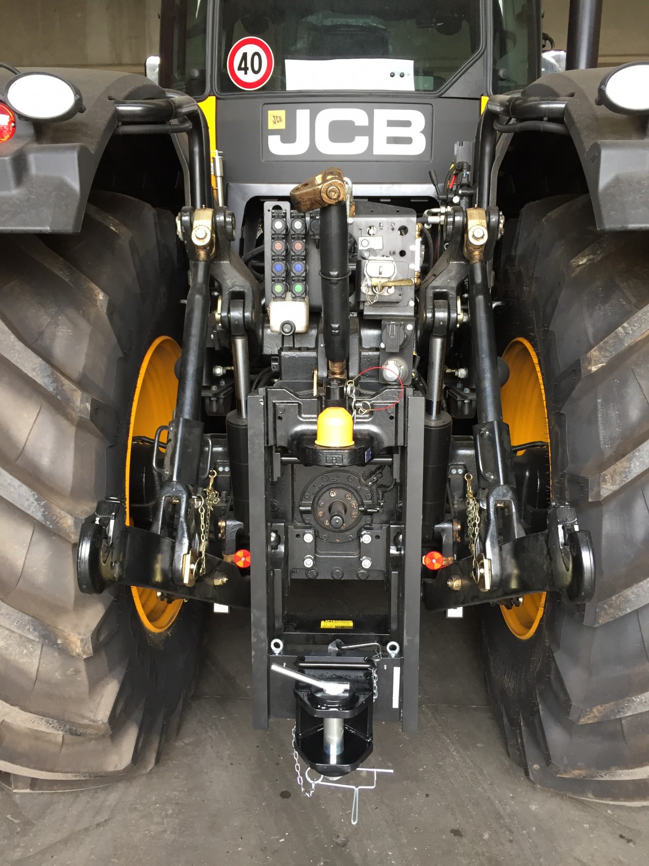 Gancio di Traino tipo Slider Installato su JCB 8330 Fastrac (MR)